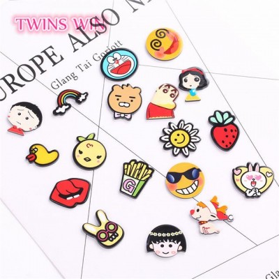 Low Cost Wholesale Luxurious Style Indian Jewelry 2018 New Fashion Cartoon Shapes Acrylic Pins Brooches For Men